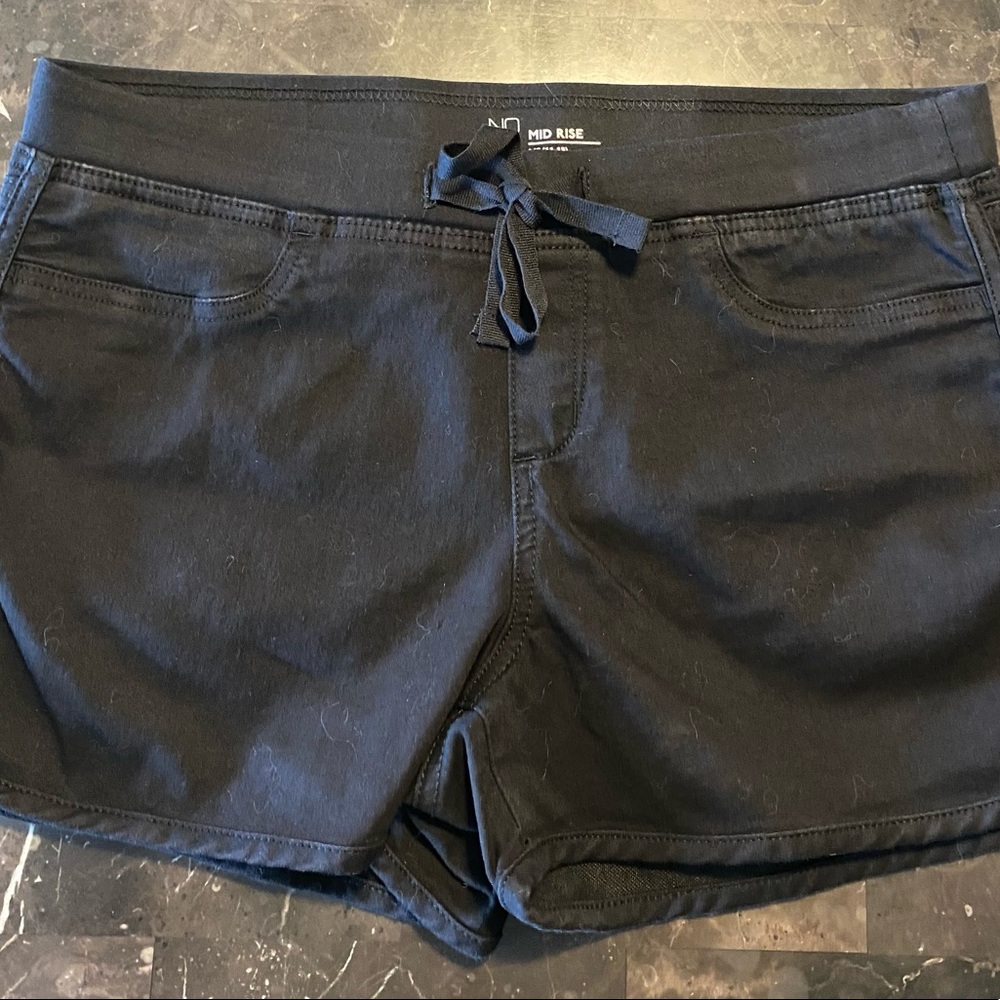 Black mid rise shorts
